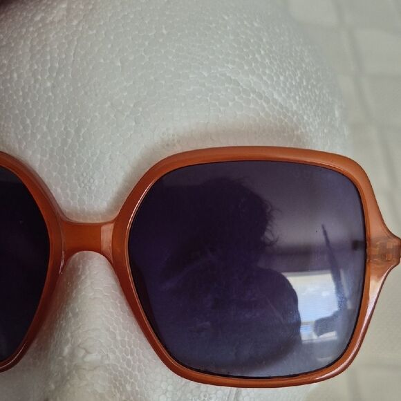 Guess Orange Sunglasses with Black Case - Picture 15 of 16